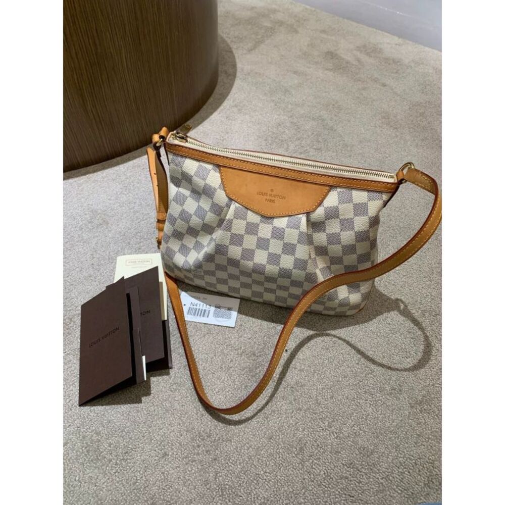 Louis Vuitton Women Pre-Loved Bag Very Good Condition - Picture 2 of 8